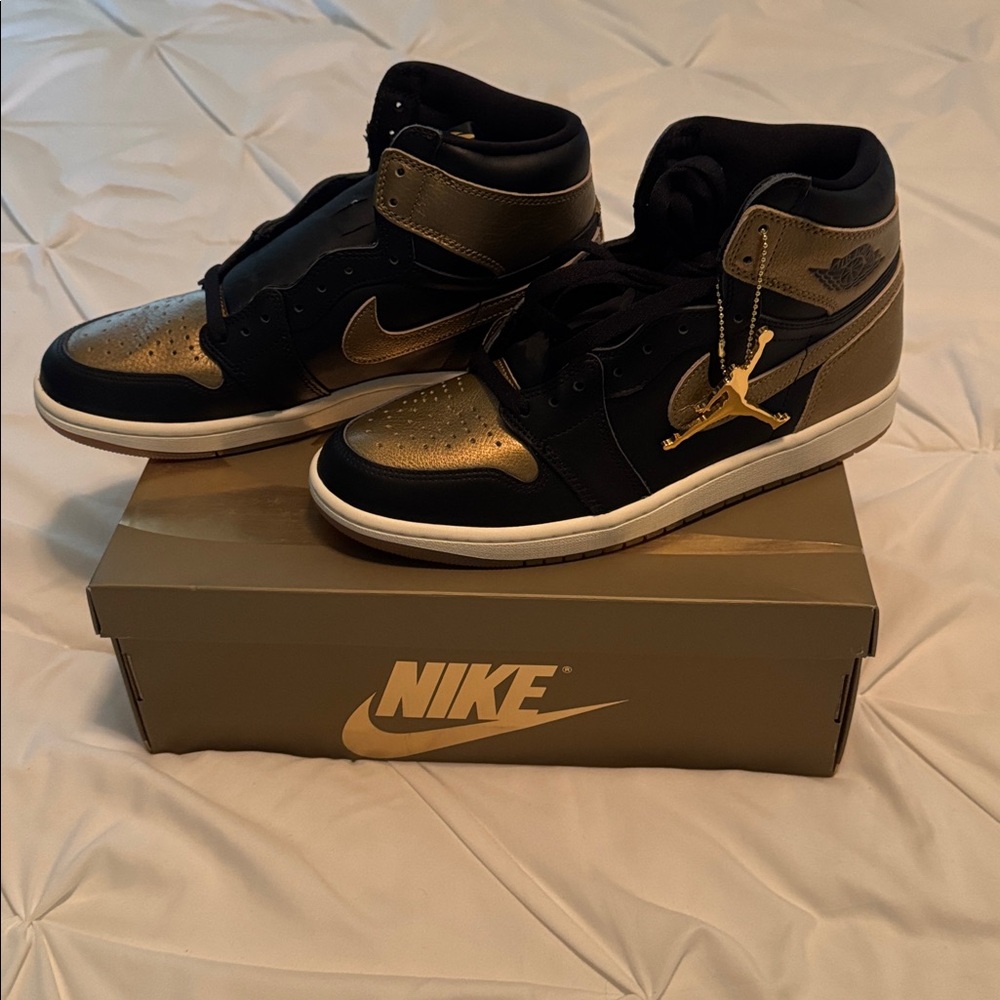 Jordan 1 Retro High OG - Picture 6 of 14